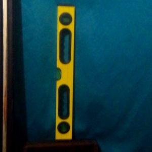 Magnetic old-school ruler